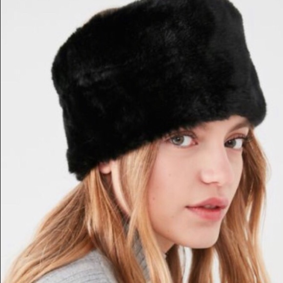 Urban Outfitters Accessories - 🔥2FOR15🔥*NWT* Urban Outfitters Faux Fur Headband